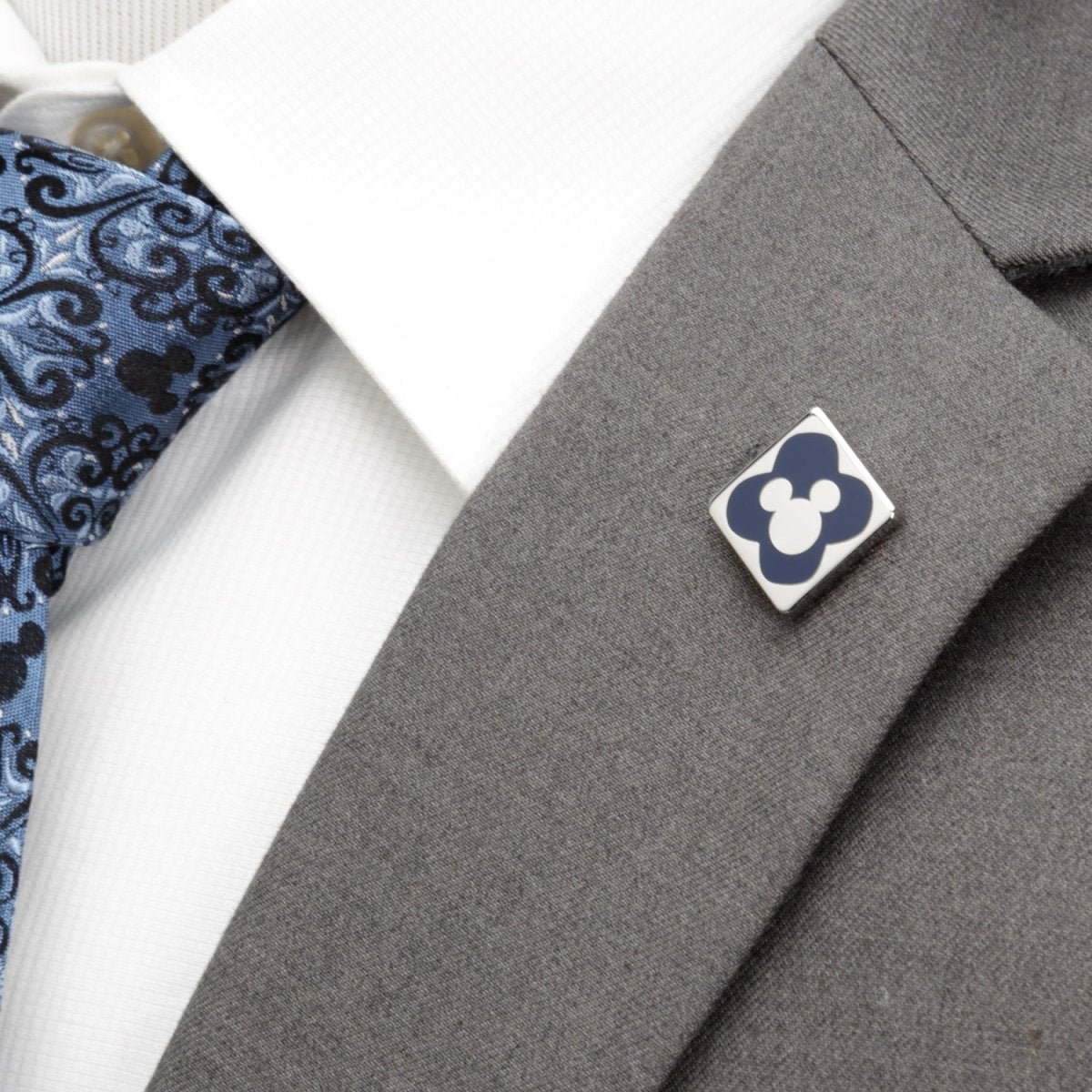 Disney Donald Duck Patterned Blue Socks and Mickey Mouse Blue Lapel Pin Gift Set - TLW Shoes