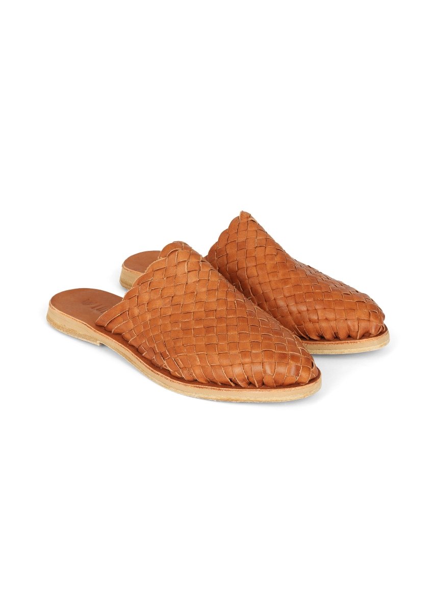 HAND WOVEN LEATHER SLIDES // CAMEL - TLW Shoes