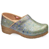 Sanita Fuchsia Womens Clog In Sage