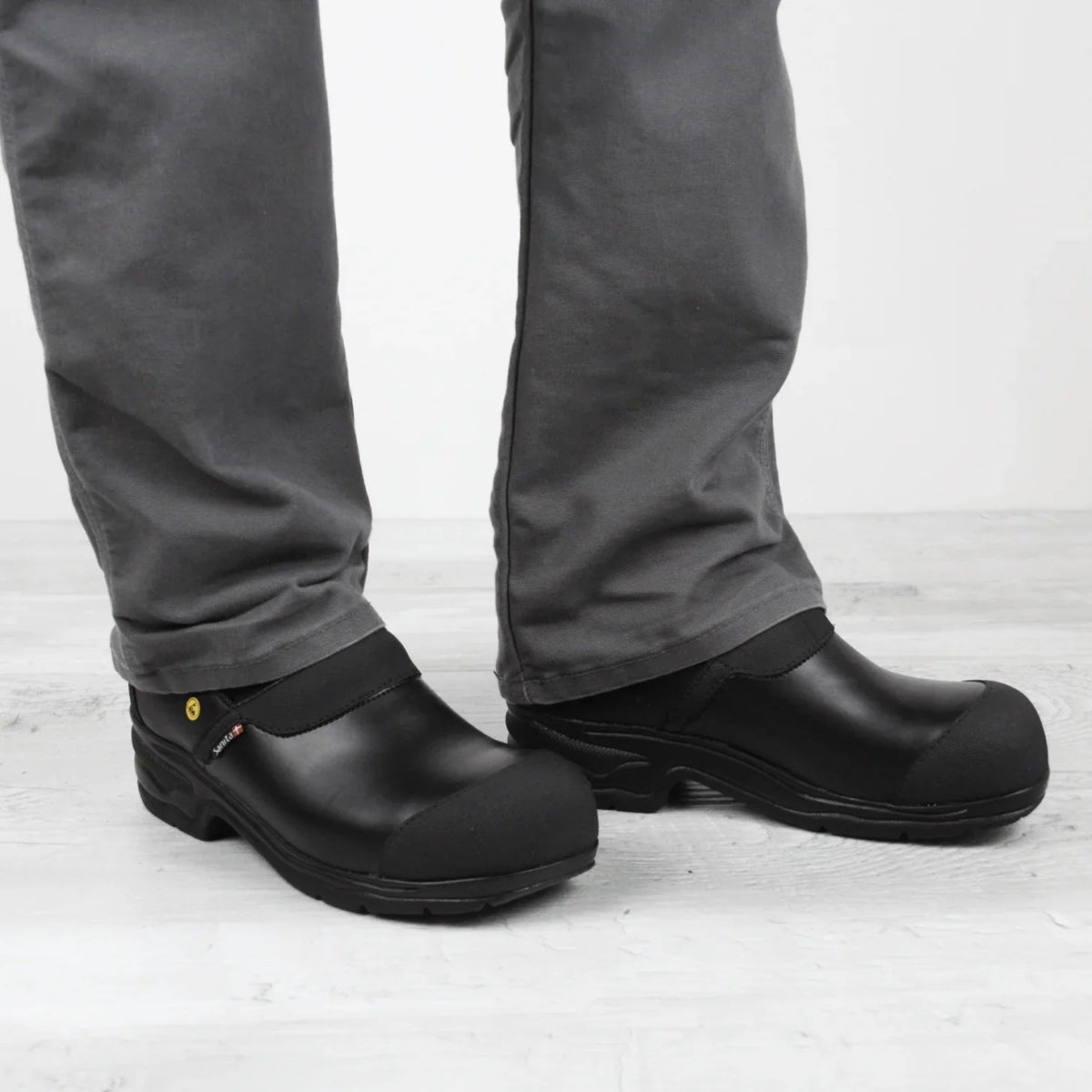 SANITA PRO LIGHT S3 CLOG UNISEX IN BLACK - TLW Shoes