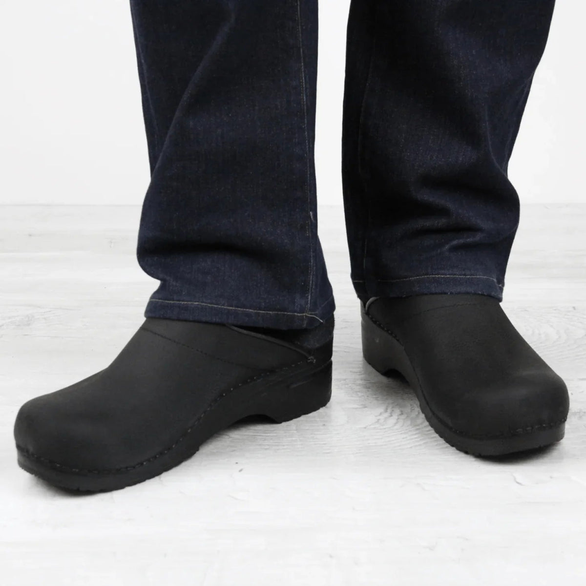 SANITA KARL TEXTURED OIL PROFESSIONAL MEN CLOG IN BLACK - TLW Shoes