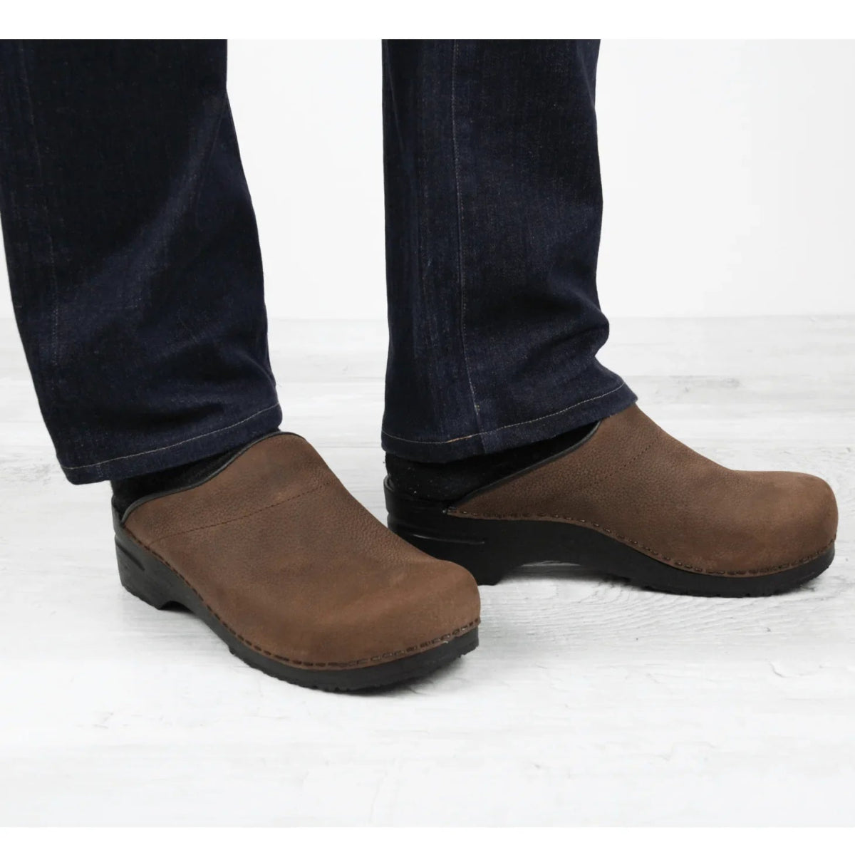 SANITA KARL TEXTURED OIL PROFESSIONAL MEN CLOG IN ANTIQUE BROWN - TLW Shoes