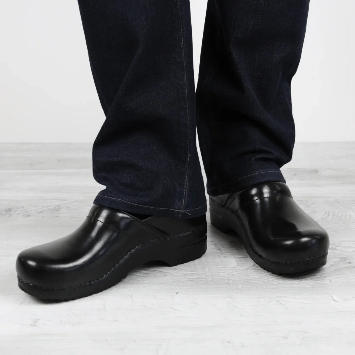 SANITA PROFESSIONAL CABRIO MEN CLOG IN BLACK - TLW Shoes