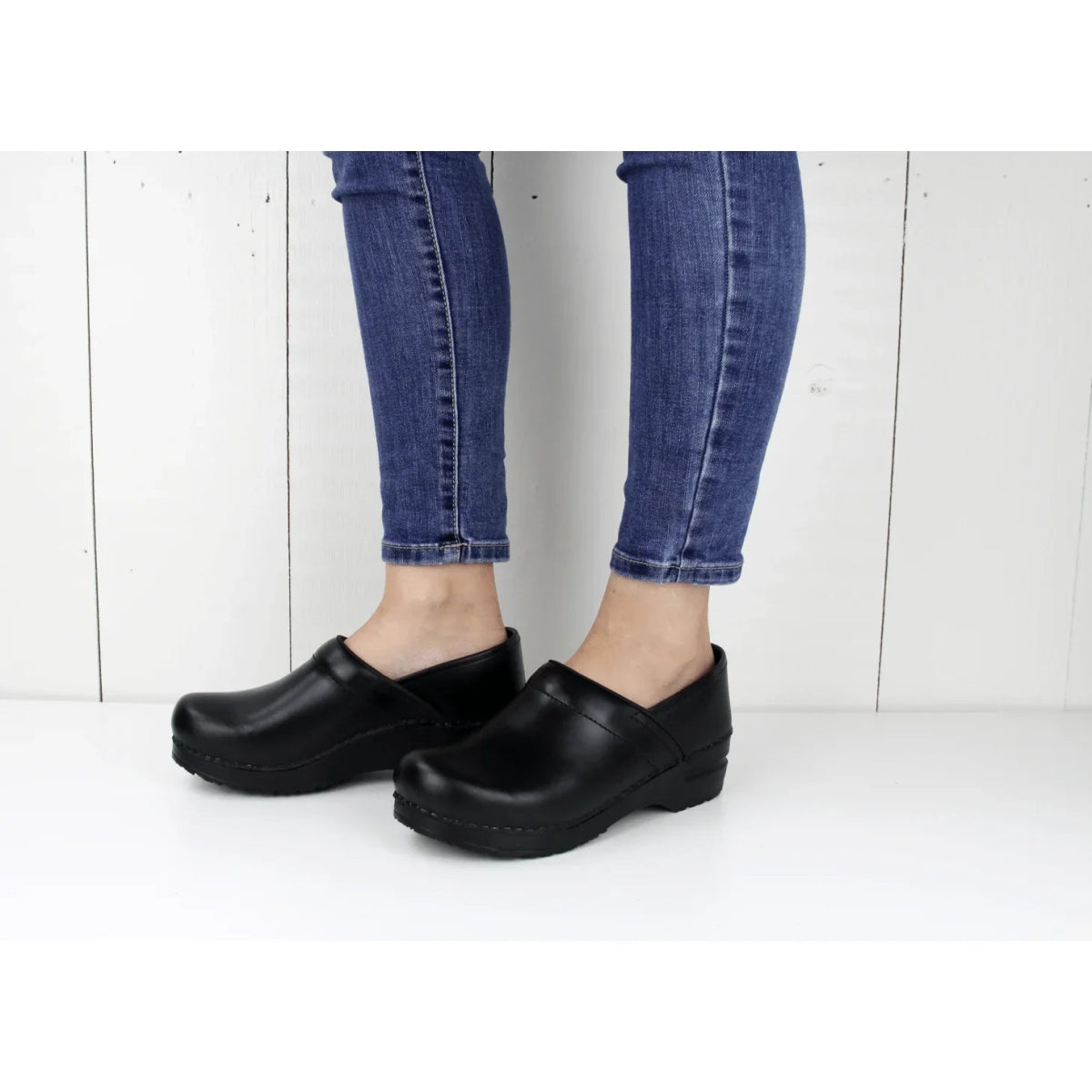 Sanita Professional Cabrio Women Clog In Black - TLW Shoes