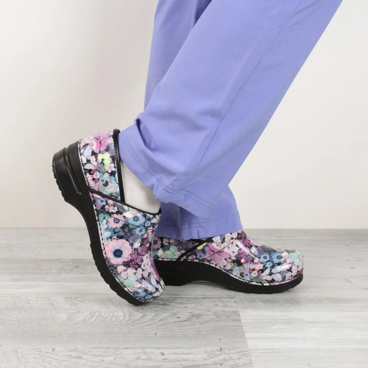 SANITA SWANZEY WOMEN CLOG IN MULTICOLOR - TLW Shoes
