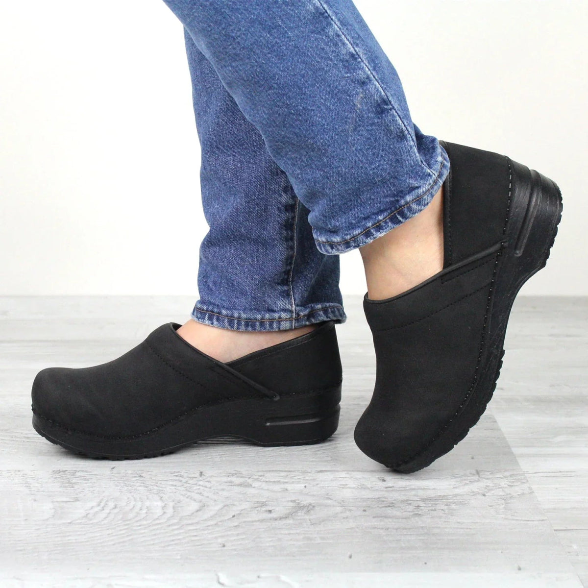 SANITA HINSDALE WOMEN CLOG IN BLACK - TLW Shoes