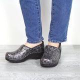 SANITA RUMNEY WOMEN CLOG IN BLACK - TLW Shoes